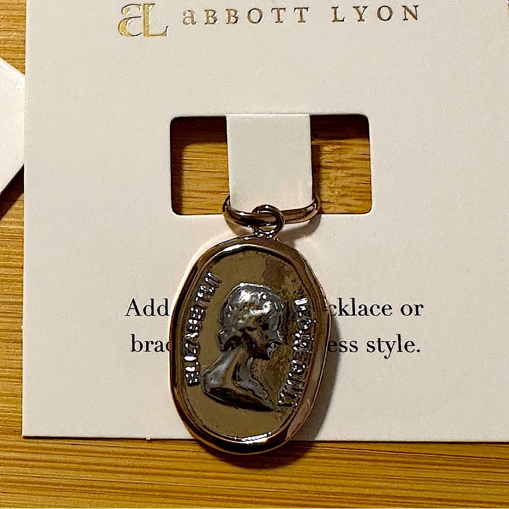 New Abbott Lyon Queen Pendant Rose Gold/Silver